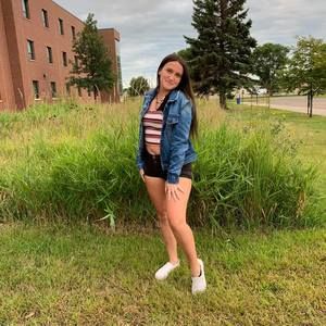 Meet your Posher, Danielle